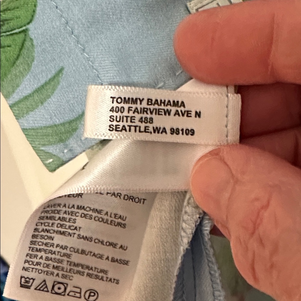 TOMMY BAHAMA NWT Silk Hawaiian Print Mens Button Short Sleeve Shirt Size S - Picture 13 of 15